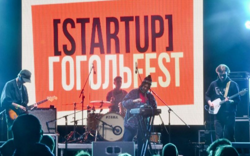 Спектакль на трассе, ночная сцена и театр:  чем удивит ГогольFest в Мариуполе?
