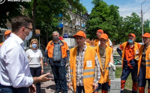 Опрятный город: более 1000 мариупольцев подали заявки на работу в коммунальных предприятиях (ФОТО)