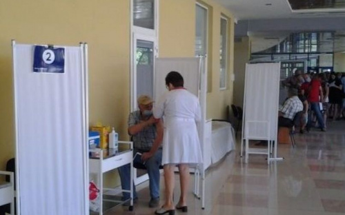 Один из Центров массовой вакцинации в Мариуполе переезжает