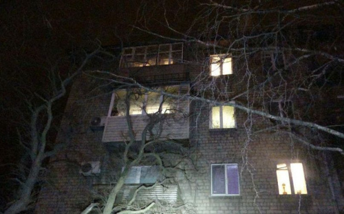 В Мариуполе женщина выпала из окна (ФОТО 18+)
