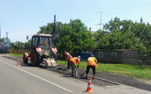 На Донетчине закатают в «латки» дорог почти 200 млн гривен (ФОТО)