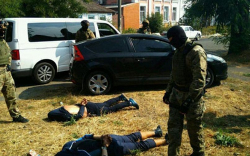 Спецназовцы задержали в Мариуполе банду опытных квартирных воров (ФОТО)