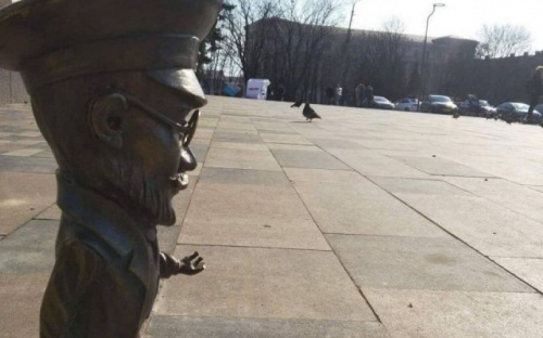 В центре Мариуполя исчезла скульптура Нильсена (ФОТО)