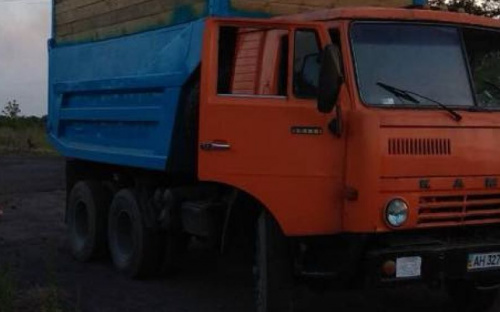 Под Мариуполем охрана с баллончиками «отвоевала» КАМАЗ с крадеными рельсами (ФОТО)