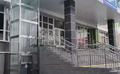 На входе в мариупольскую школу появился лифт