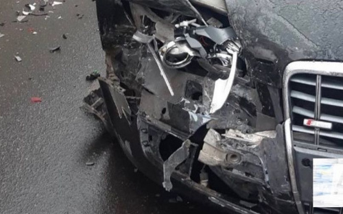 В центре Мариуполя затруднено движение: на скользкой дороге произошло тройное ДТП