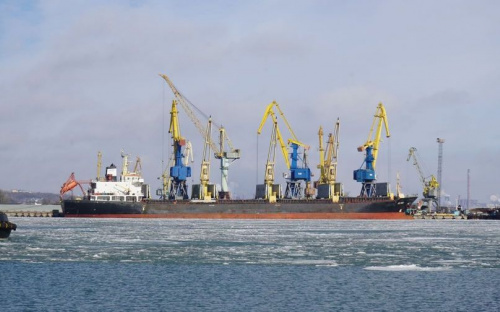 Недовольные зарплатой портовики собираются митинговать в Мариуполе