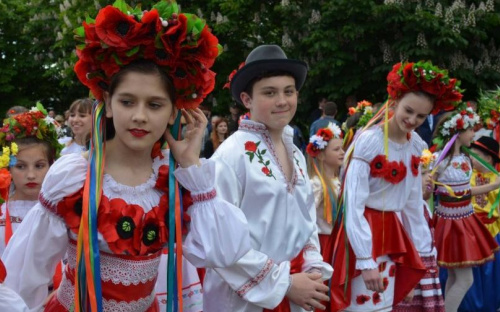 Три часа парадов, концертов, создания супер-рушника. Мариупольцев ждёт праздник аутентики (ВИДЕО)