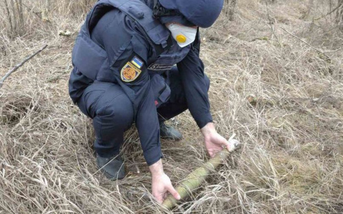 Вблизи Мариуполя возле старого аэропорта обнаружили боеприпас