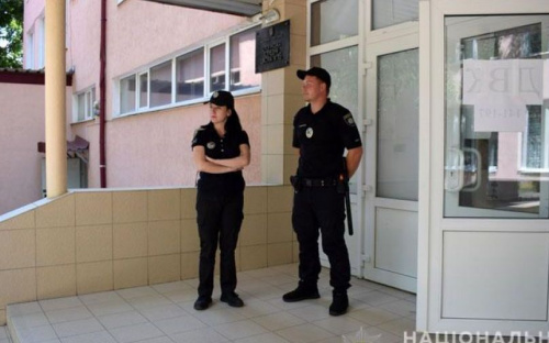 Выборы в Донецкой области: Спрятанные бюллетени, избиратели–двойники, лжеминирование (ФОТО)