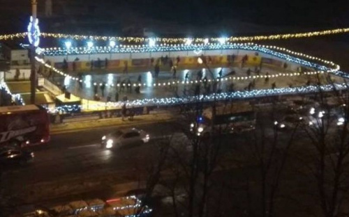 Почти 10 тысяч мариупольцев стали на коньки