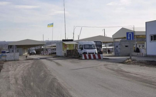КПВВ на Мариупольской трассе приостановит пропуск через линию разграничения (ФОТО)