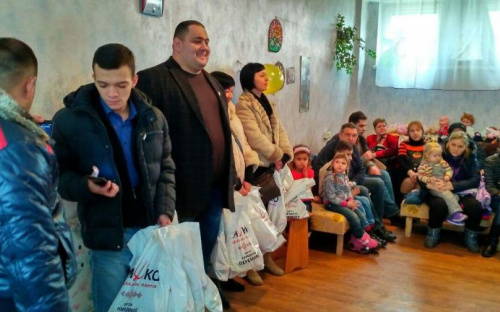 Александр Лашин в преддверии Дня Святого Николая привез сладости детям с инвалидностью (ФОТО)