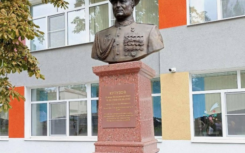 Окупанти в Маріуполі надали школі ім’я генерала, який руйнував місто