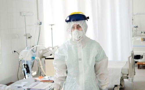 В Украине количество заболевших COVID-19 за сутки снова почти 900 человек
