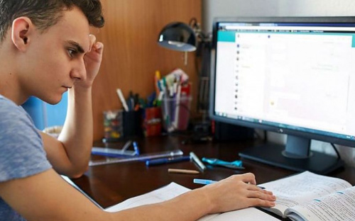 В МОН заговорили о возвращении учеников выпускных классов к полноформатному обучению