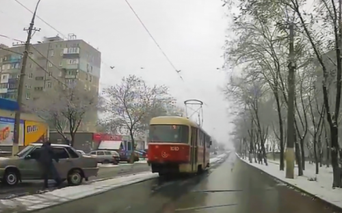 В Мариуполе патрульный остановил неуправляемый автомобиль (ВИДЕО)