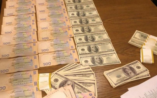 В Мариуполе чиновники получили взятку в более 2,3 млн гривен