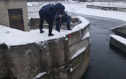 Водолазы-пиротехники достали снаряды из канала Северский Донец – Донбасс (ФОТО+ВИДЕО)