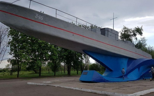 С памятника морякам-десантникам в Мариуполе исчезли следы вандалов (ФОТОФАКТ)