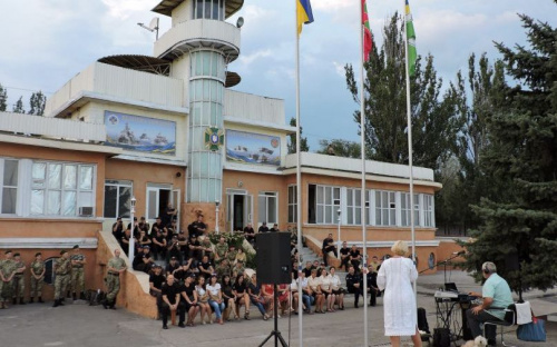 Известная волонтерская группа выступила в Мариуполе для пограничников (ФОТО+ВИДЕО)