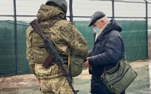 Боевики блокируют дороги на Донбассе: где можно проехать?