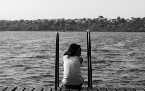 На Донетчине под видом полицейского мужчина изнасиловал 13-летнюю девочку