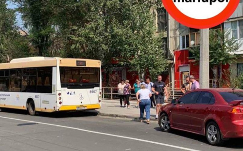 В Приморском районе Мариуполя попали в ДТП  пассажирский автобус и три легковушки