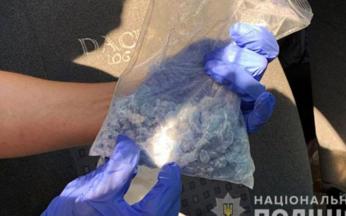 Полицейские изъяли у мариупольцев свертки с синтетическим наркотиком