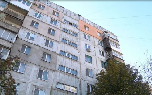 Без тепла и воды: в мариупольской многоэтажке прорвало трубу (ВИДЕО)
