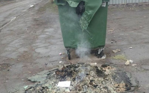 Вандалы продолжают «партизанскую войну» против чистоты Мариуполя (ФОТО)