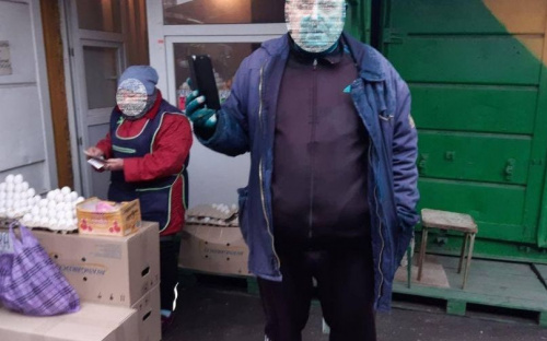 В Мариуполе неизвестный облил зеленкой мужчину и полицейских