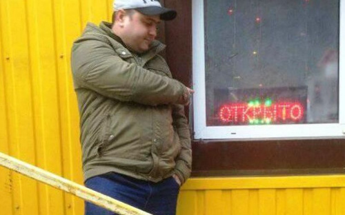 Стоп-наливайки! Активные мариупольцы изымают из торговых точек десятки литров самогона (ФОТО)