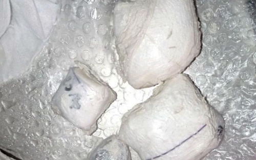 Посылка на 100 тысяч: мариуполец получил по почте наркотики и психотропы
