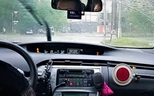 В Мариуполе из-за дождя частично ограничили движение автотранспорта