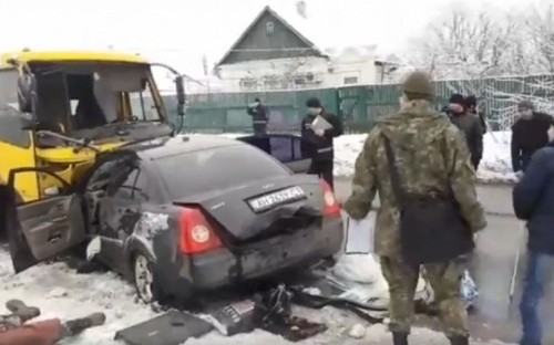 В Мариуполе маршрутка столкнулась с автомобилем – есть погибший (ФОТО+ВИДЕО)