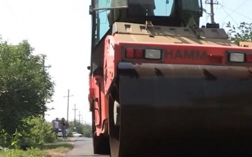 Около километра дороги заасфальтировали в частном секторе Мариуполя