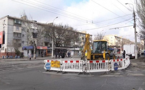 Полиция vs Мариупольский горводоканал: что происходит с аварийным ремонтом в Кальмиусском районе?