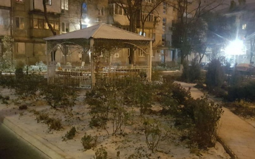 В Мариуполе выпал первый снег (ФОТОФАКТ)
