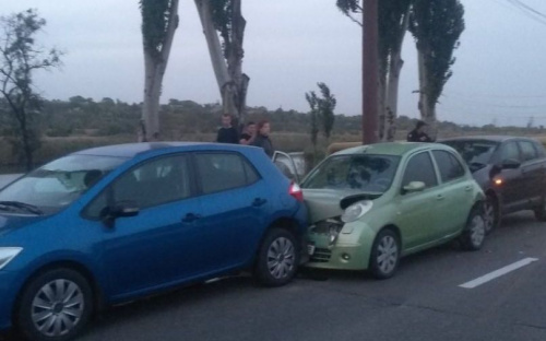 В Мариуполе три автомобиля попали в аварию