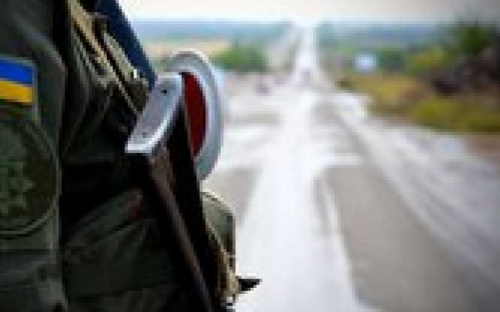 В Донбассе от пули снайпера боевиков погиб боец. Обстреляны позиции в Приазовье