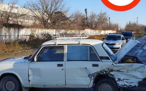 Железо «всмятку»: на Левобережье Мариуполя не разминулись два ВАЗа