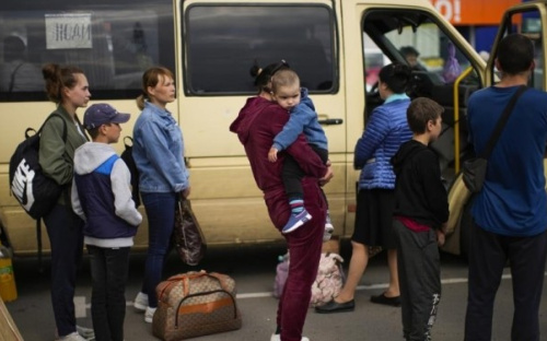 Дітей з окупованих територій розвозять у спецтабори Мінська