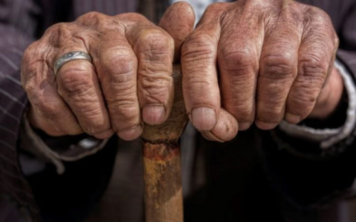 В Мариуполе полицейские помогли 87-летнему мужчине вернуться домой