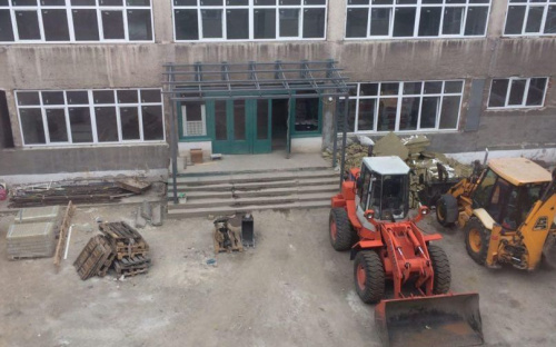 Капремонт мариупольской опорной школы нужно закончить к ноябрю, — Жебривский (ФОТО)