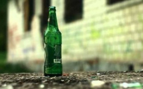 В Мариуполе неизвестные кидали бутылки во двор полиции (ФОТО)