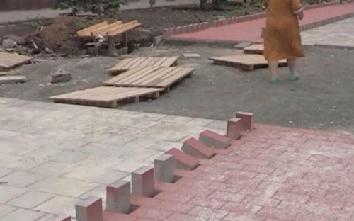 Реконструкция в центре Мариуполя: почему велодорожки разместили по разным сторонам тротуара? 