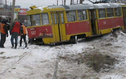 Две аварии остановили движение электротранспорта в Мариуполе