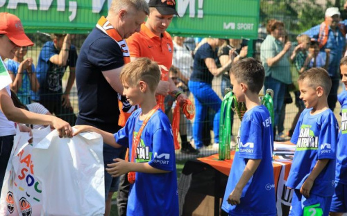 «Давай, играй!»: в Мариуполе прошел финал Школьной футбольной лиги от ФК «Шахтер» (ФОТО)