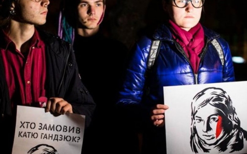 Мариупольцы почтили память Екатерины Гандзюк (ФОТО)